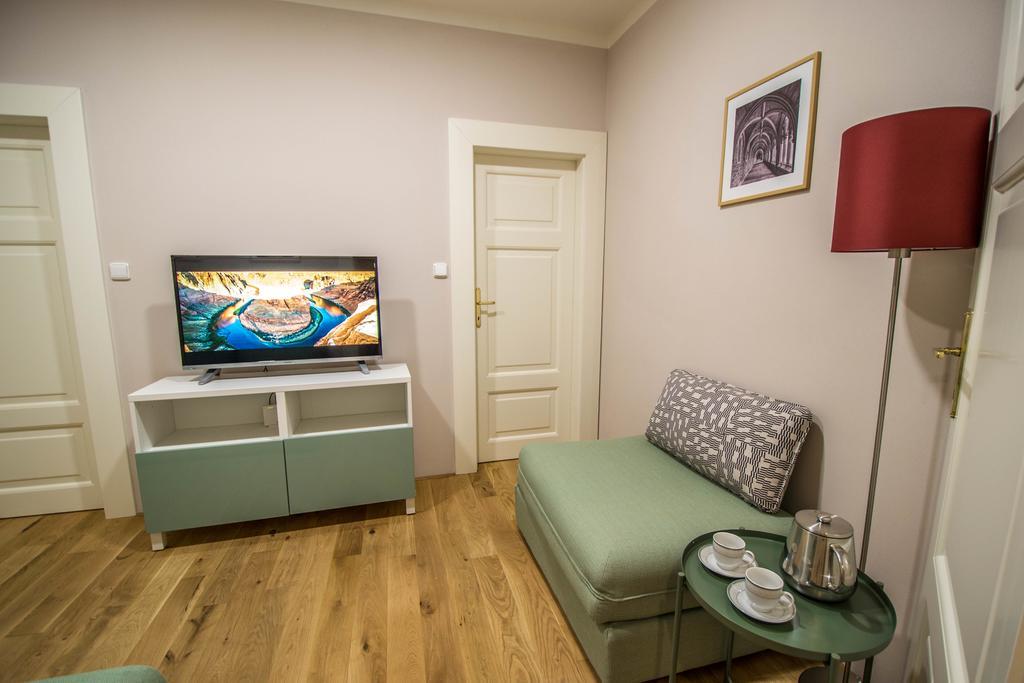 Unique Apt 250M From The Charles Bridge Apartment Praha Bagian luar foto