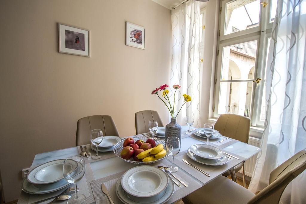 Unique Apt 250M From The Charles Bridge Apartment Praha Bagian luar foto