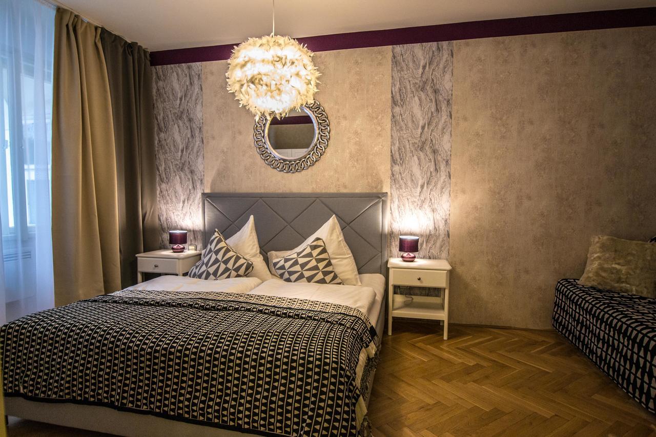 Unique Apt 250M From The Charles Bridge Apartment Praha Bagian luar foto